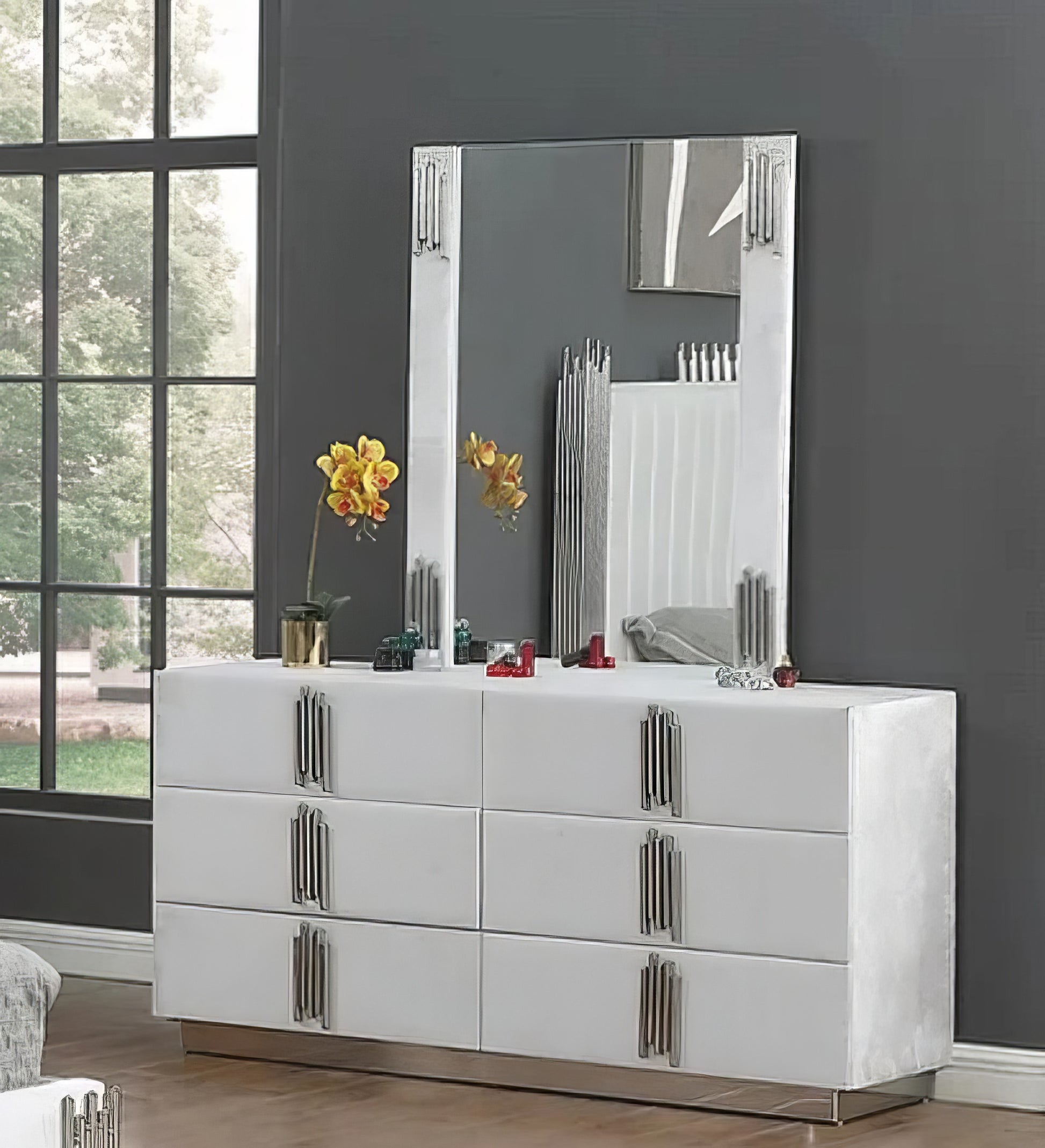 Token white Bedroom