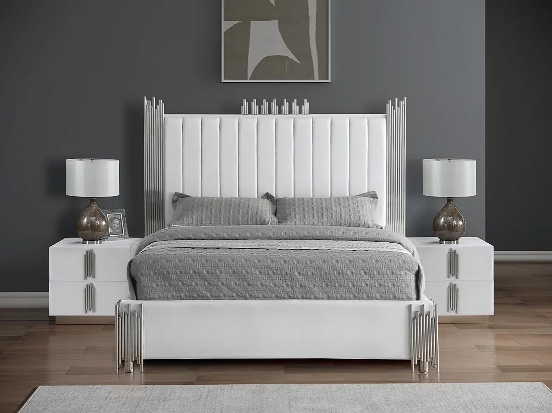 Token white Bedroom