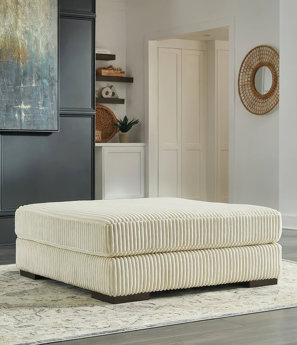 Ashley Lindyn Sectional Set